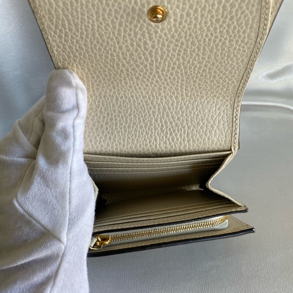 Authentic 💯 Gucci Marmont Compact Wallet - Picture 5 of 8